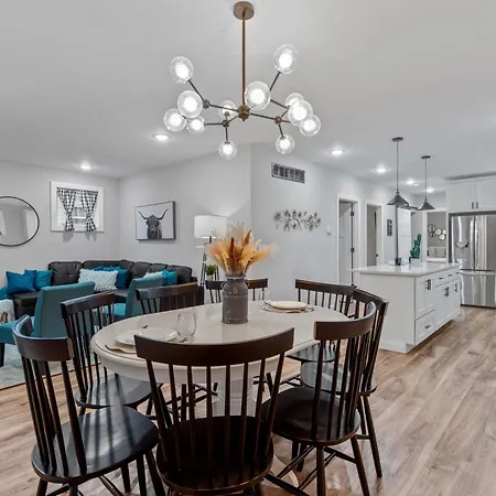 4456 Blue Door Bungalow